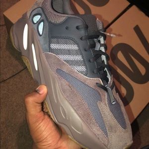 Yeezy 700 Mauve